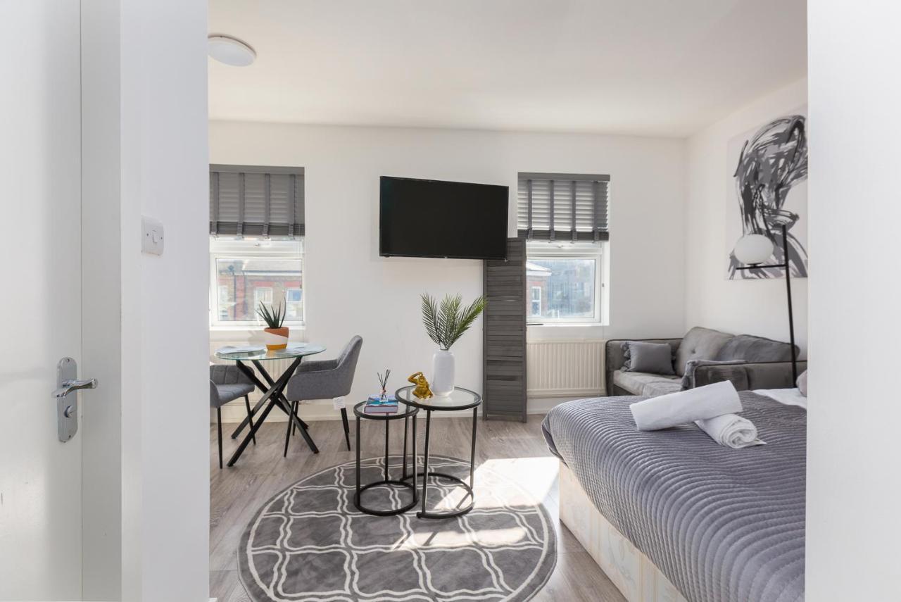 Studio Apt, 8 Min Walk From Tube 3 Лондон Екстер'єр фото