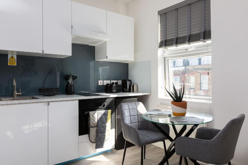 Studio Apt, 8 Min Walk From Tube 3 Лондон Екстер'єр фото