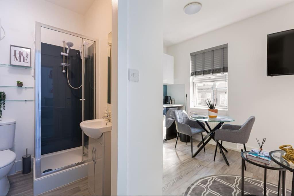Studio Apt, 8 Min Walk From Tube 3 Лондон Екстер'єр фото